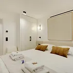 Chic Parisian Retreat 2-Bedroom Apartment In The Vibrant 10Th Arrond