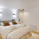 Chic Parisian Retreat 2-Bedroom Apartment In The Vibrant 10Th Arrond