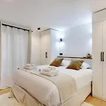 Chic Parisian Retreat 2-Bedroom Apartment In The Vibrant 10Th Arrond