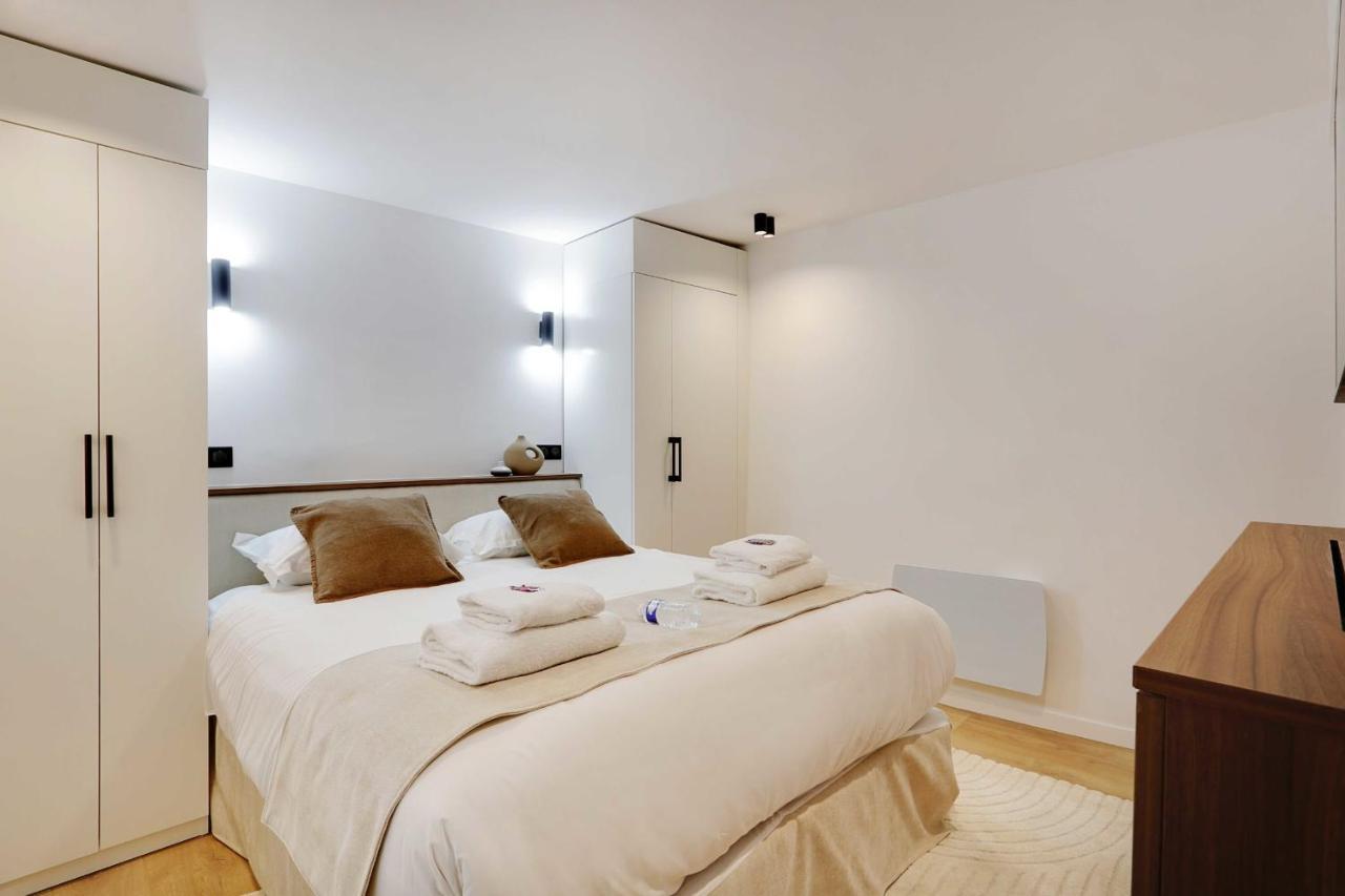 Chic Parisian Retreat 2-bedroom In The Vibrant 10th Arrond *