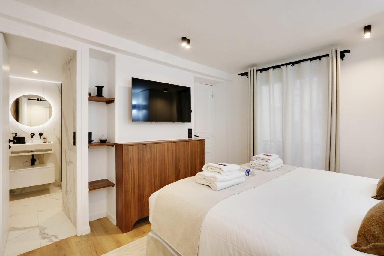 Chic Parisian Retreat 2-bedroom In The Vibrant 10th Arrond Appartement *