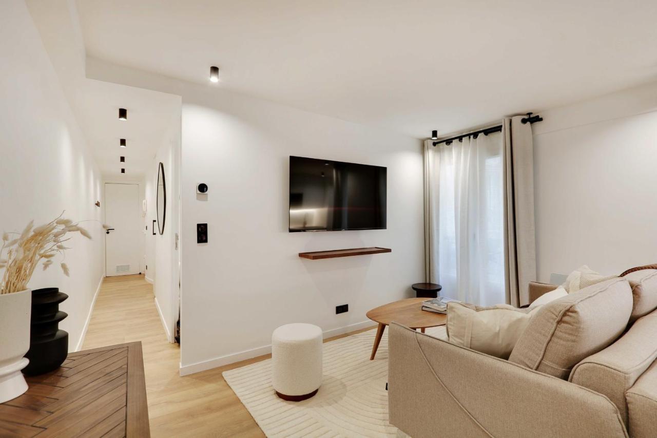 Chic Parisian Retreat 2-bedroom In The Vibrant 10th Arrond Appartement